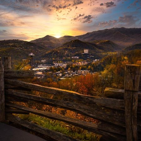 Ober Hideaway, Hot Tub, Wifi, 1089 Free Tickets Each Paid Day, Dollywood And More Gatlinburg Exterior photo