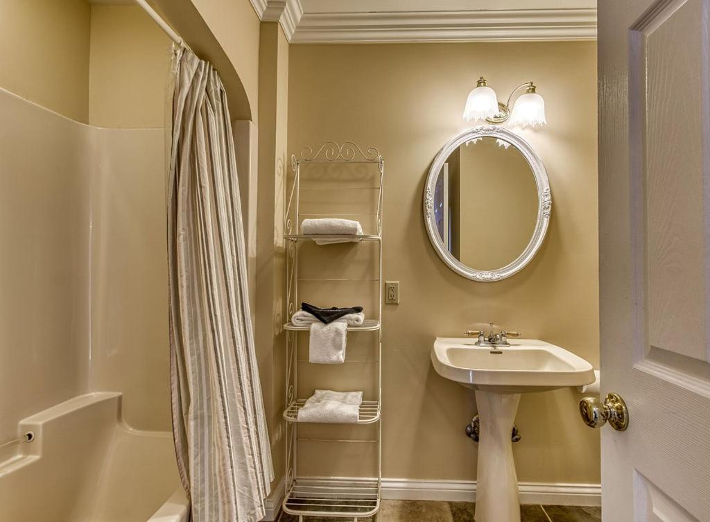 Ober Hideaway, Hot Tub, Wifi, 1089 Free Tickets Each Paid Day, Dollywood And More Gatlinburg Exterior photo