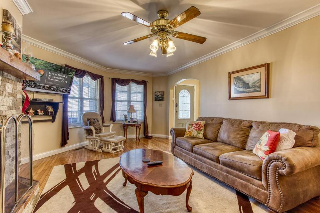 Ober Hideaway, Hot Tub, Wifi, 1089 Free Tickets Each Paid Day, Dollywood And More Gatlinburg Exterior photo
